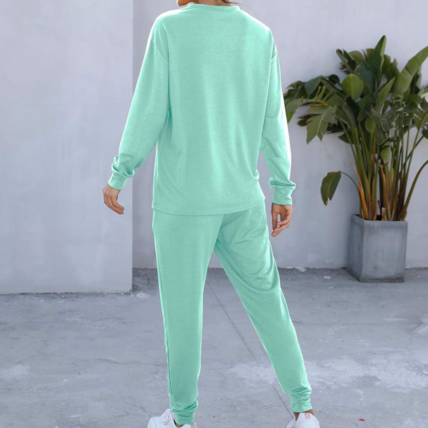 Women’s 2-Piece Sweatsuit Lounge Set – Long Sleeve Pullover & Drawstring Joggers
