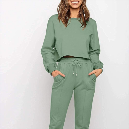 Women’s 2-Piece Crop Top Sweatsuit
